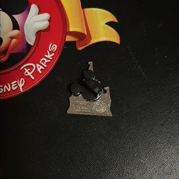 Silver Disney Castle Pin - Picture 2 of 2